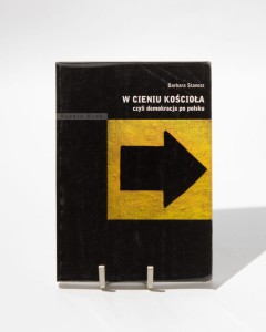 W cieniu kościoła. Czyli demokracja po polsku - Barbara Stanosz